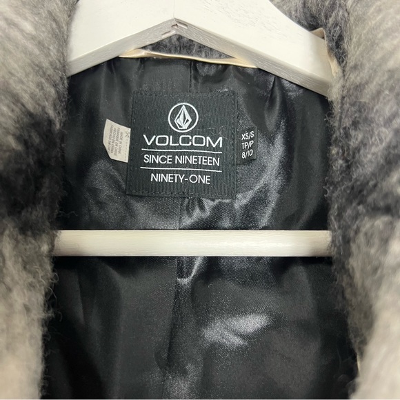 Volcom NWT fuzzy button up coat jacket size XS/S - Picture 2 of 8